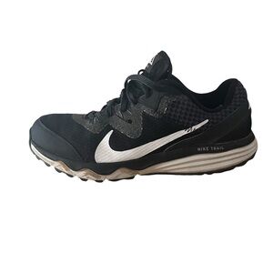 Nike Juniper Trail 3
Women's Trail Running Shoes